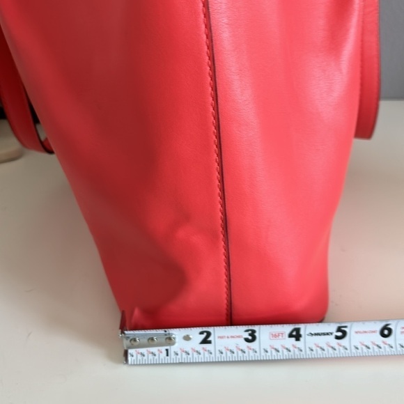 Guess Tangey girlfriend shoulder purse - Picture 9 of 13